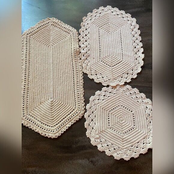 Vintage Set Of 3 Cream Crocheted Doilies Multiple Sizes - Picture 1 of 2